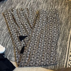 Knox Rose Black and White Patterned Garment